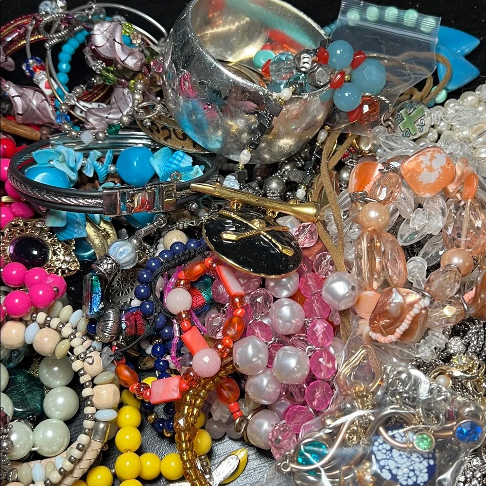 Gallon Bag Lot of Craft Jewelry Some Wearable - Picture 12 of 17